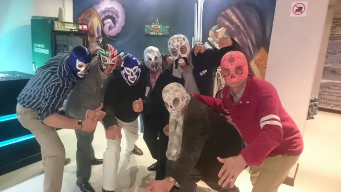 Noche de luchadores