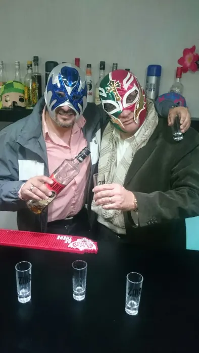 Brindis enmascarado