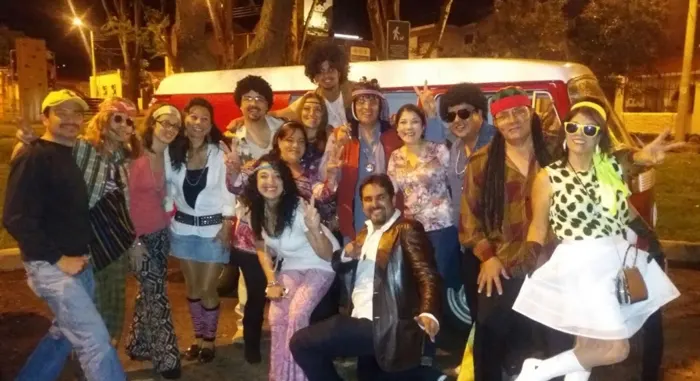 Fiesta retro: la familia al estilo de los setenta