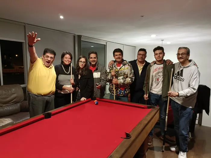Noche de billar en familia